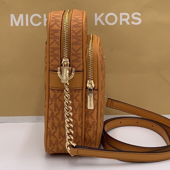 MICHAEL KORS
Jet Set Travel Medium Signature Logo Crossbody Bag
COLOR CIDER - Picture 5 of 16